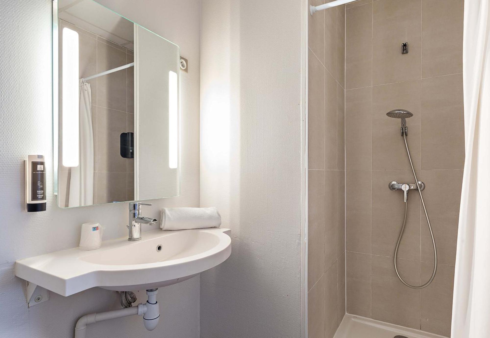B&B Hotel Rouen Saint-Etienne-Du-Rouvray ภายนอก รูปภาพ